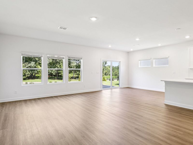 Spacious, unfurnished interior of a new home in Nelson's Creek, Mocksville (Image 9).