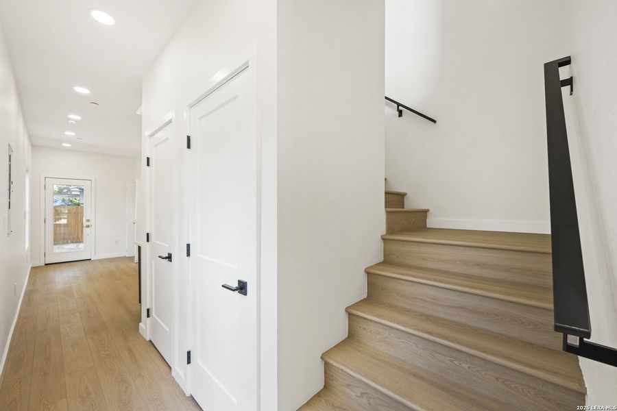 Spacious, unfurnished interior of a new home in , San Antonio (Image 17).