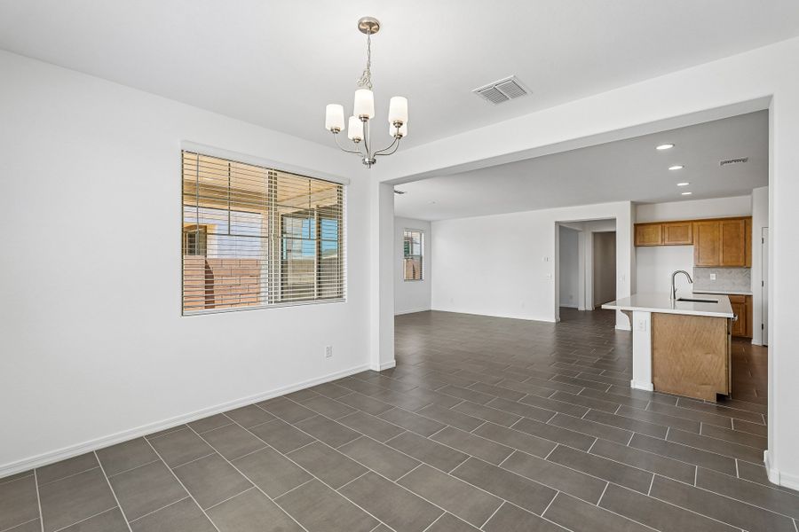 Spacious, unfurnished interior of a new home in Hawes Crossing, Mesa (Image 21).