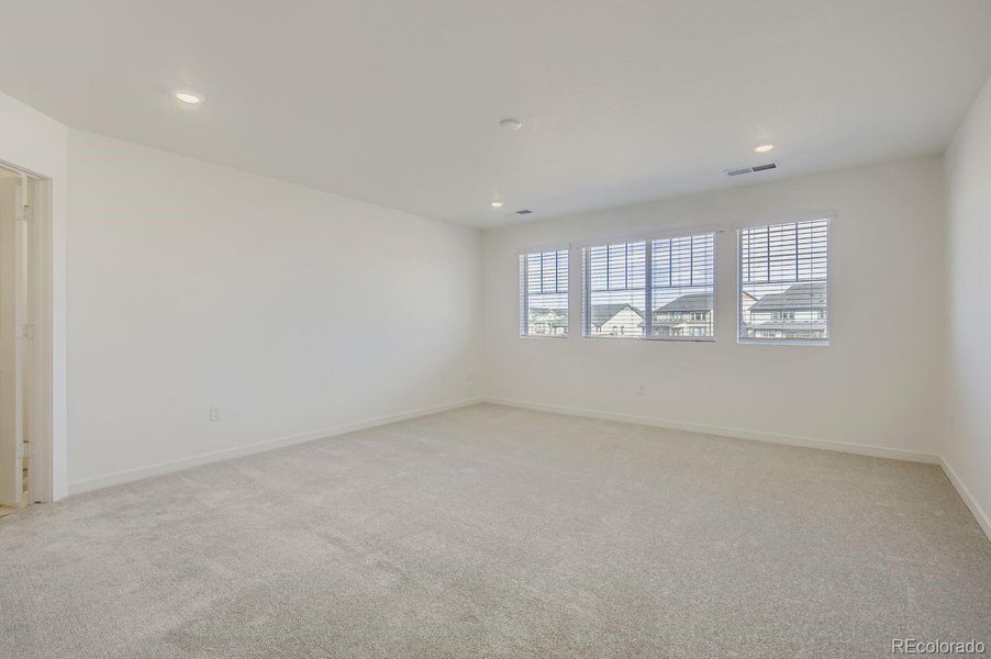 Spacious, unfurnished interior of a new home in Ledge Rock: The Monarch Collection, Johnstown (Image 9).