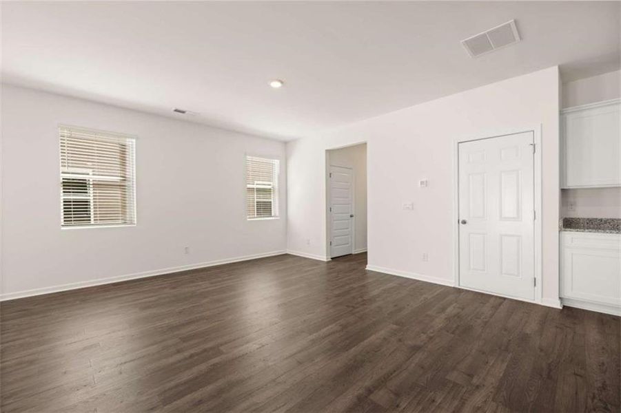 Spacious, unfurnished interior of a new home in Shoal Creek, Hampton (Image 19).