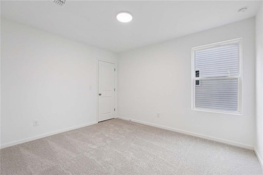 Spacious, unfurnished interior of a new home in The Pointe at Heron Bay, Locust Grove (Image 18).