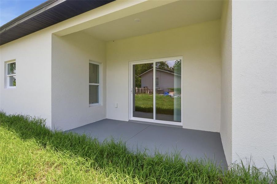 Exterior details and patio area of a home in , Orlando (Image 3).