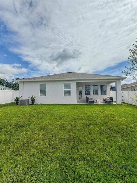 Exterior details and patio area of a home in , Debary (Image 17).