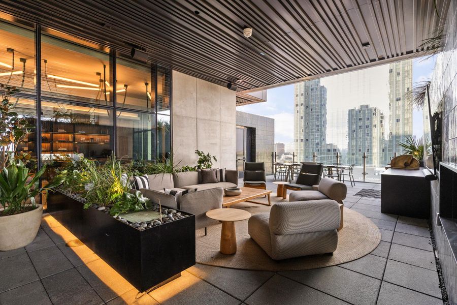 Outdoor Dining+ Entertainment Area