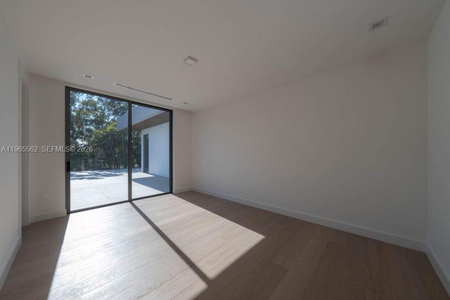 Spacious, unfurnished interior of a new home in , Miami (Image 31).