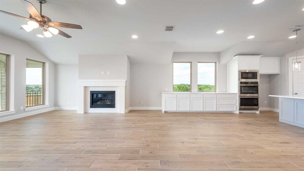 Spacious, unfurnished interior of a new home in Talon Hills 60'/70', Fort Worth (Image 12). Spacious, unfurnished interior of a new home in Talon Hills 60'/70', Fort Worth (Image 12).