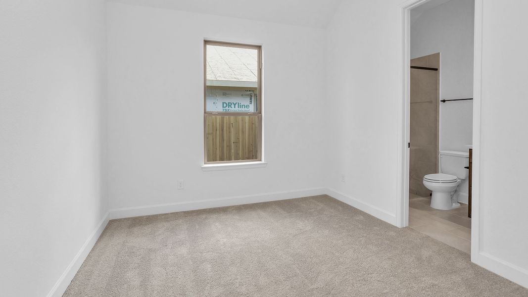 Spacious, unfurnished interior of a new home in Evergreen, Conroe (Image 22).