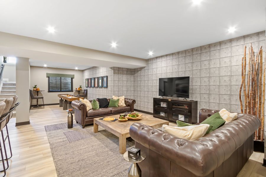 Representative furnished interior of a home built from the Huxley by Fischer Homes in Veranda Manor, Canton (Image 38).