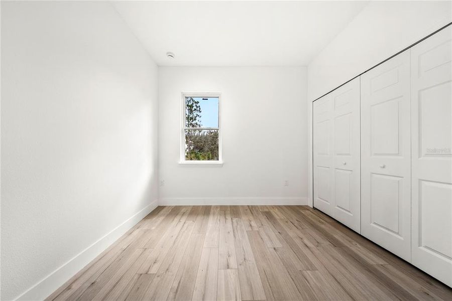 Spacious, unfurnished interior of a new home in , Dunnellon (Image 32).