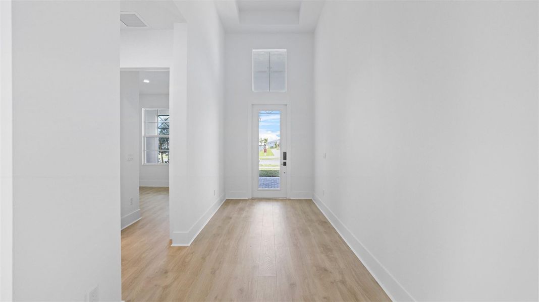 Spacious, unfurnished interior of a new home in Esprit at Avenir, Palm Beach Gardens (Image 38).