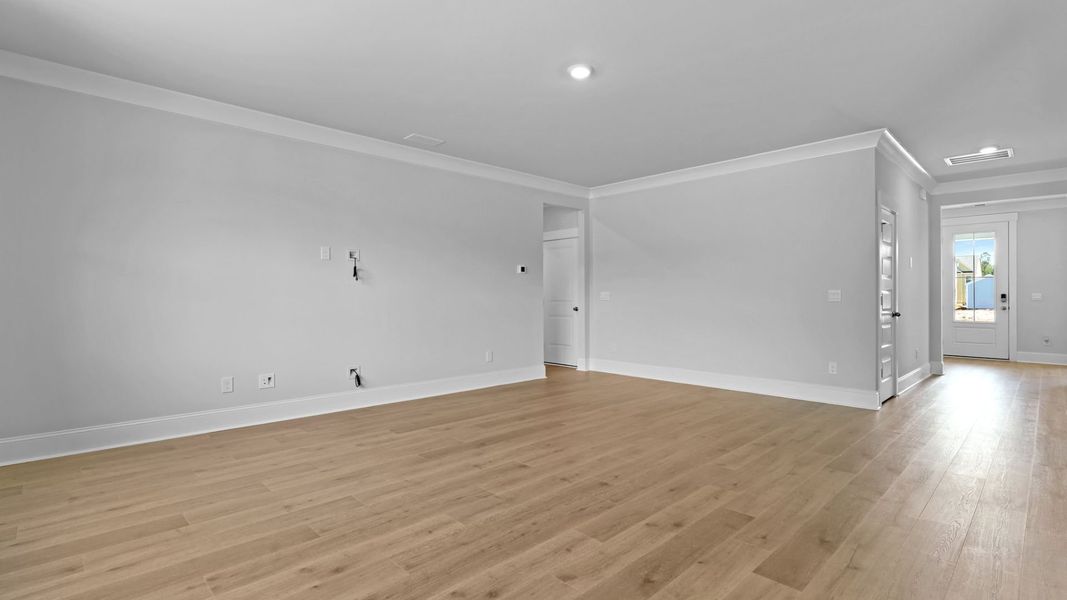 Spacious, unfurnished interior of a new home in Sheep Island, Summerville (Image 17).