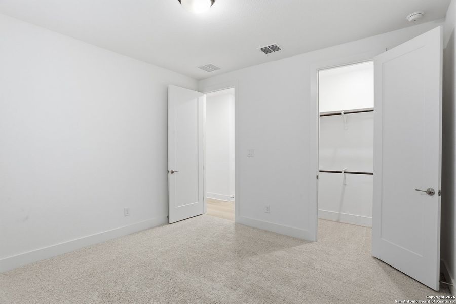 Spacious, unfurnished interior of a new home in Kinder Ranch - 70', San Antonio (Image 25).