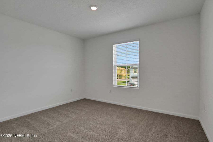 Spacious, unfurnished interior of a new home in , Middleburg (Image 24).