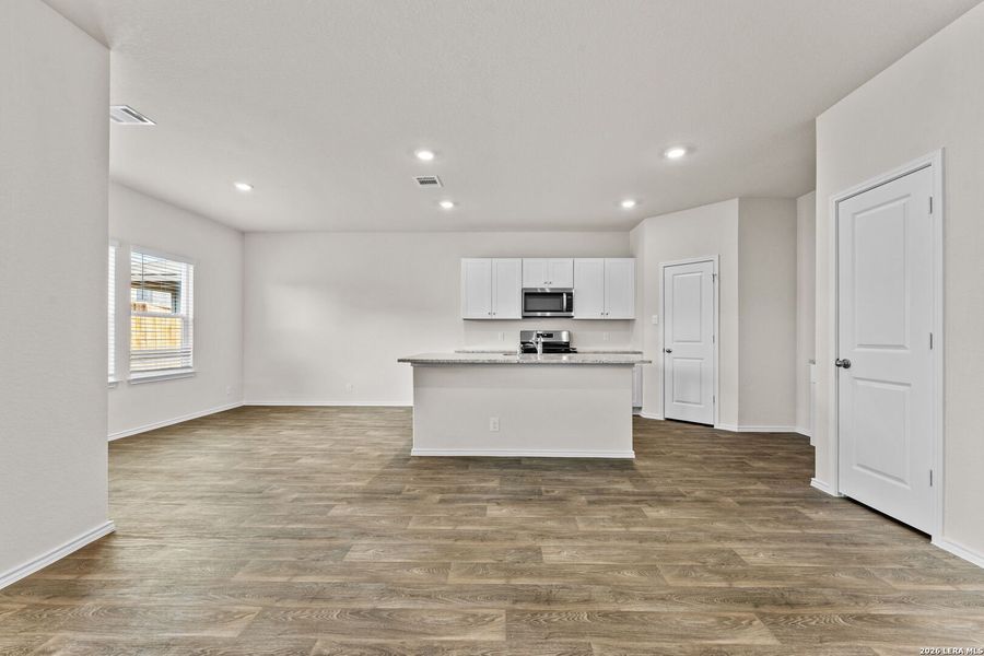 Spacious, unfurnished interior of a new home in Applewood, San Antonio (Image 25). Spacious, unfurnished interior of a new home in Applewood, San Antonio (Image 25).