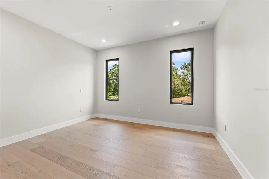 Spacious, unfurnished interior of a new home in , Orlando (Image 56).