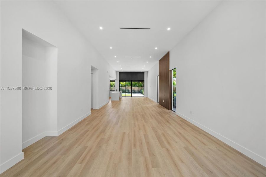 Spacious, unfurnished interior of a new home in , Miami (Image 36).