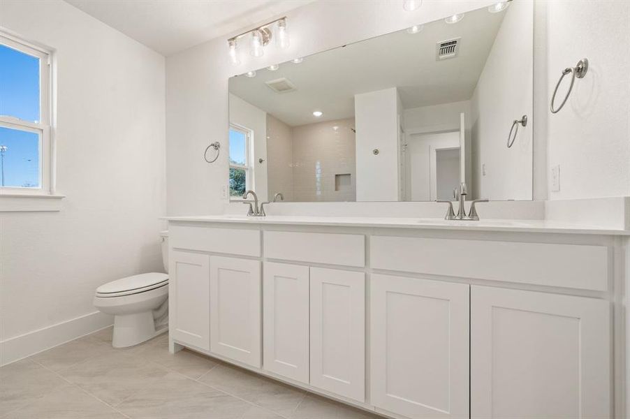 Furnished interior view inside a new home in The Resort on Eagle Mt. Lake, Fort Worth (Image 31).