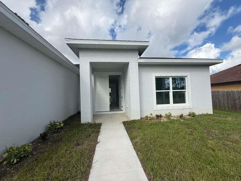 Exterior details and patio area of a home in , Palm Bay (Image 19).