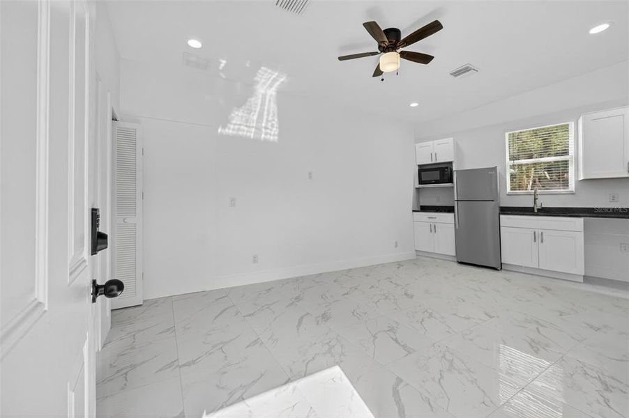 Spacious, unfurnished interior of a new home in , Thonotosassa (Image 25). Spacious, unfurnished interior of a new home in , Thonotosassa (Image 25).
