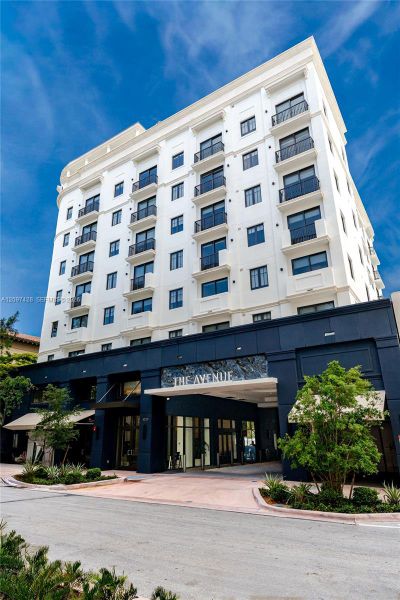 Condo located in Coral Gables, FL showcasing its design and architecture (Image 5).
