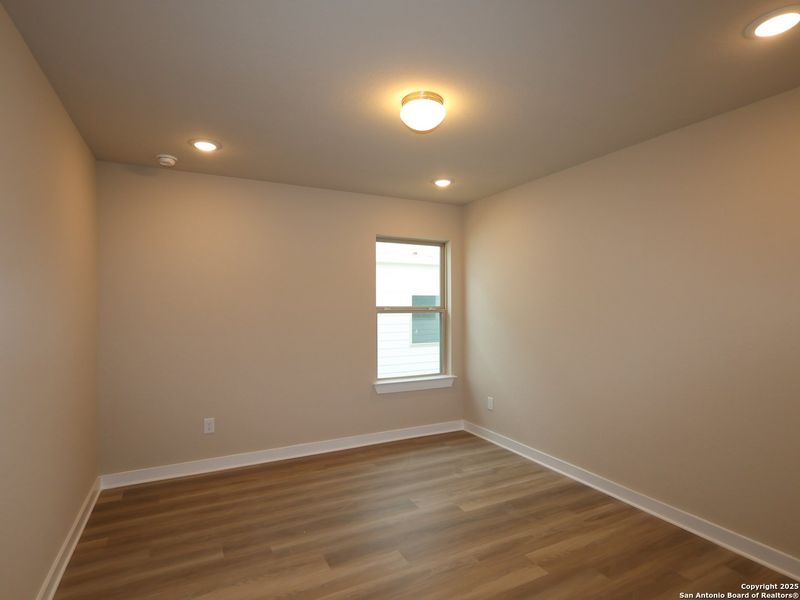 Spacious, unfurnished interior of a new home in Winding Brook, San Antonio (Image 12).