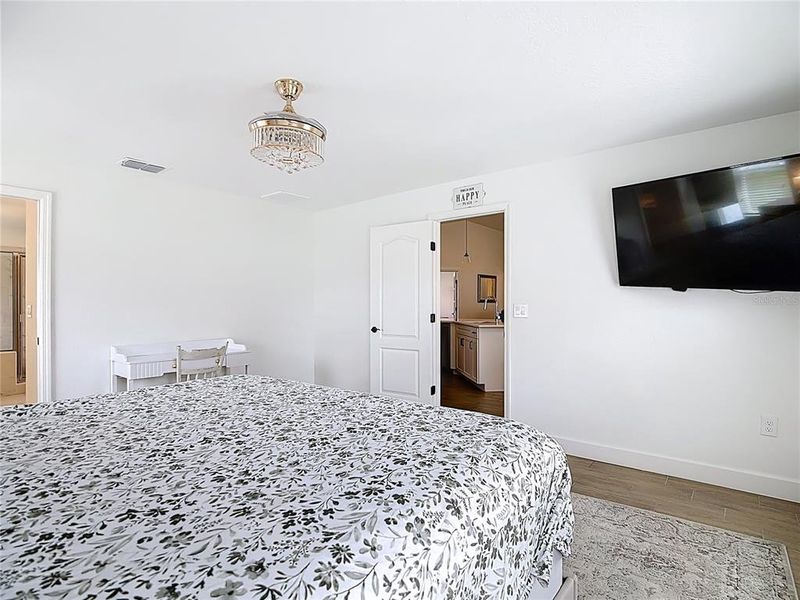 Furnished interior view inside a new home in , Bartow (Image 36).