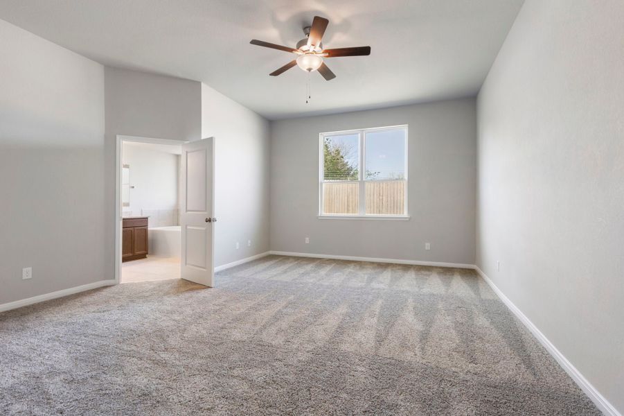 Spacious, unfurnished interior of a new home in Arroyo Ranch, Seguin (Image 11).