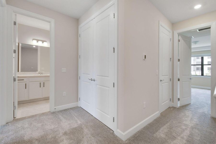 LUXE NATURAL HALL