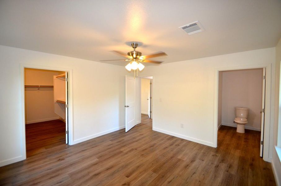 Spacious, unfurnished interior of a new home in , Kingsland (Image 7).