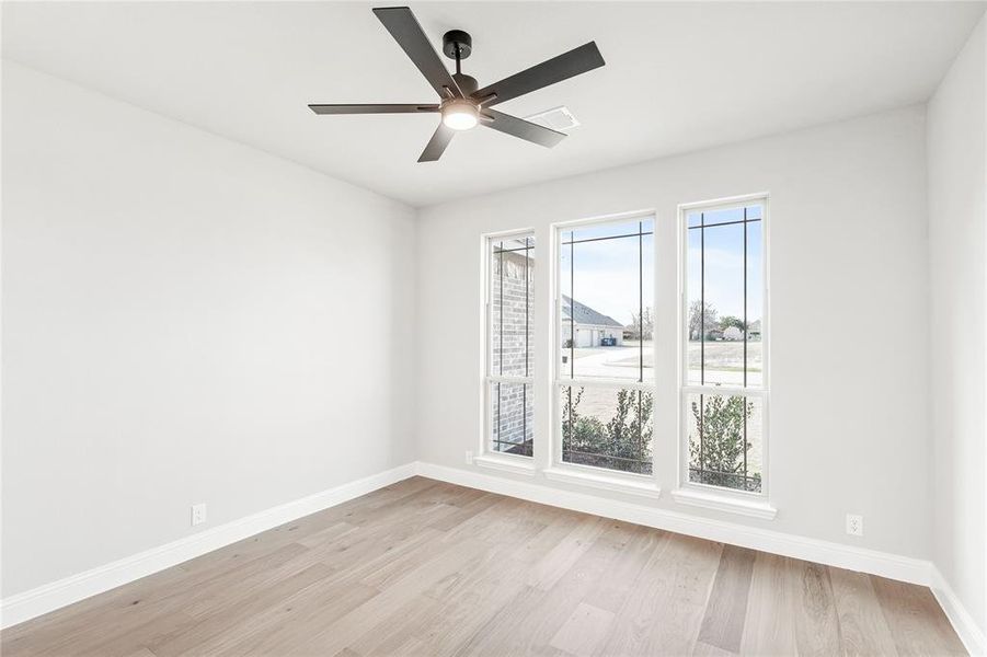 Spacious, unfurnished interior of a new home in Crystal Lake Estates, Red Oak (Image 16).