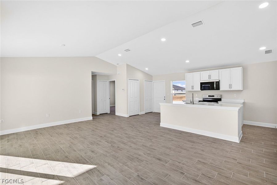 Spacious, unfurnished interior of a new home in Cape Coral, Cape Coral (Image 20). Spacious, unfurnished interior of a new home in Cape Coral, Cape Coral (Image 20).