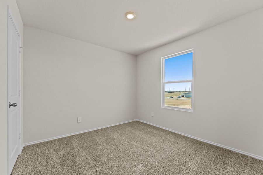 Spacious, unfurnished interior of a new home in Ladera, Luling (Image 30).