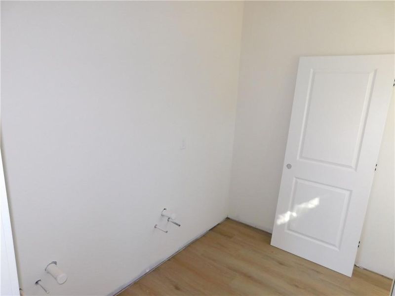 Spacious, unfurnished interior of a new home in , Dahlonega (Image 5).