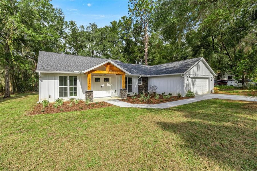 Exterior details and patio area of a home in , Ocala (Image 23). Exterior details and patio area of a home in , Ocala (Image 23).