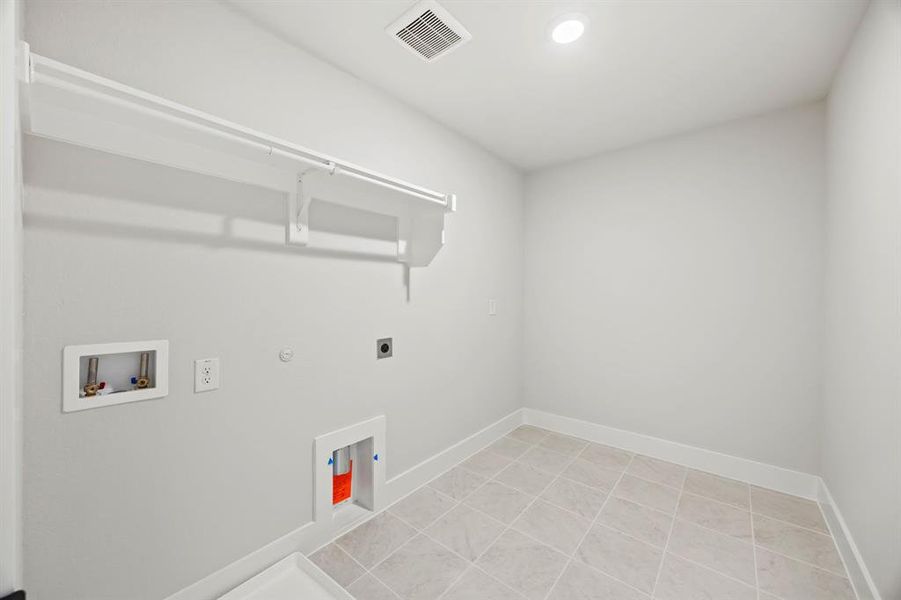 Spacious, unfurnished interior of a new home in North Square at Uptown, Celina (Image 29).