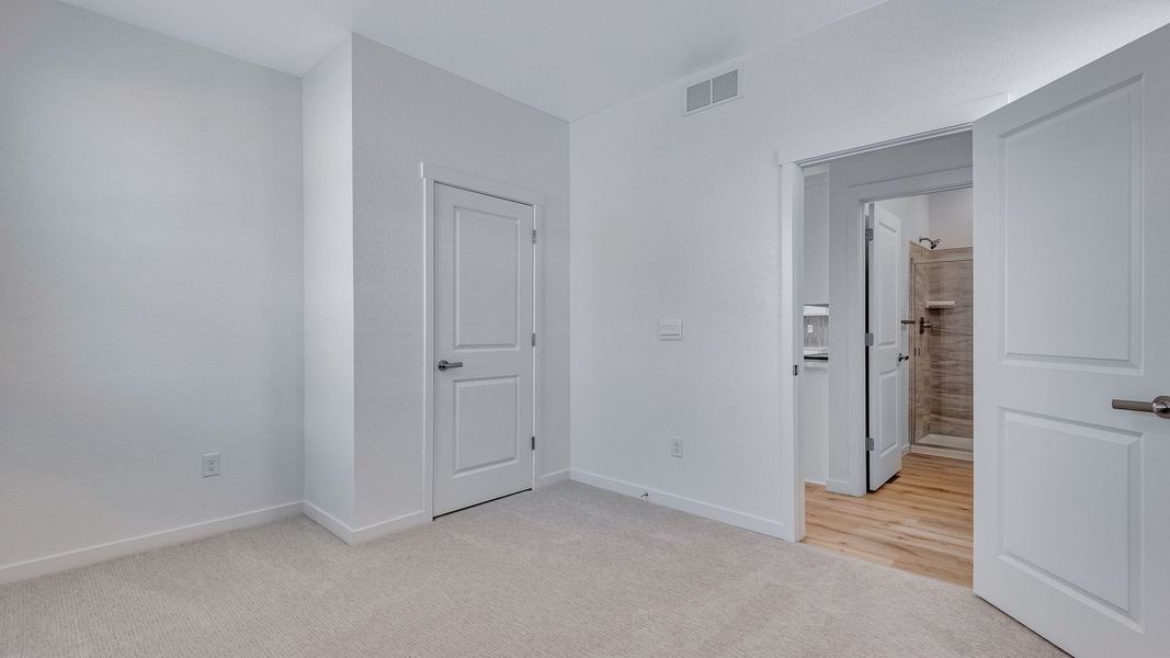 Spacious, unfurnished interior of a new home in Prairie Song, Windsor (Image 17).