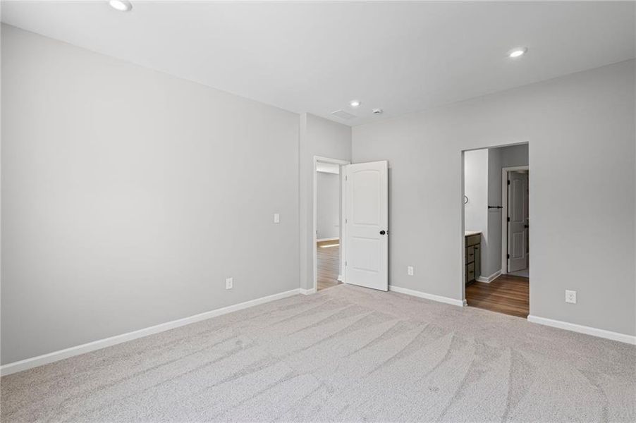 Spacious, unfurnished interior of a new home in Villas at Gold Creek, Dawsonville (Image 14).