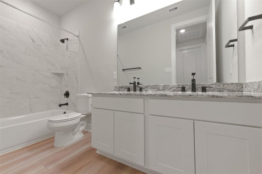 Furnished interior view inside a new home in Lago Mar, Texas City (Image 16).