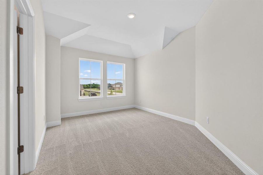 Spacious, unfurnished interior of a new home in Highland Crossing, Celina (Image 21).
