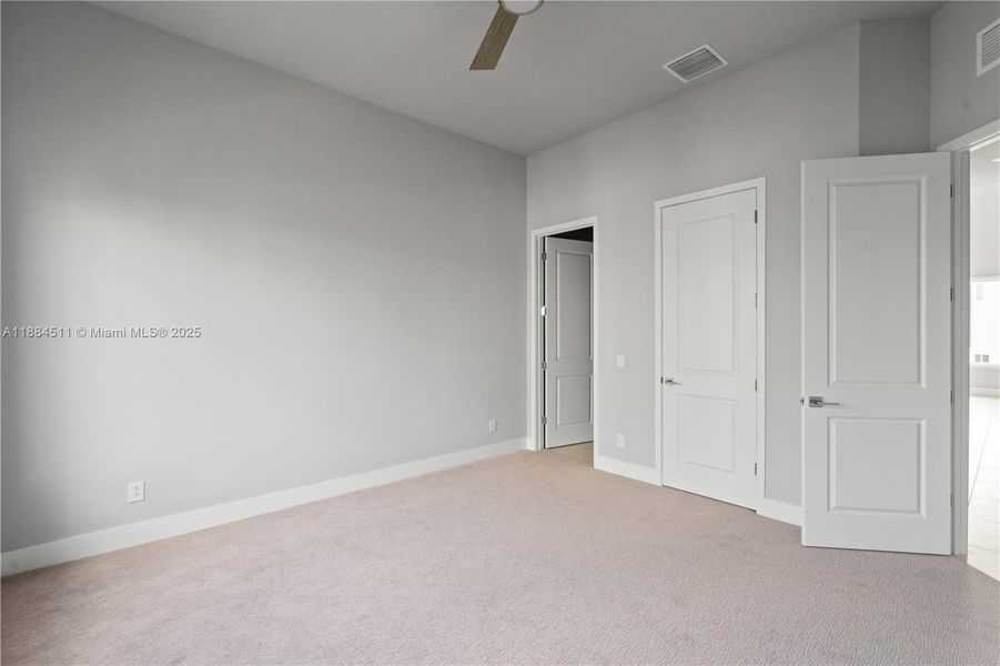 Spacious, unfurnished interior of a new home in , Reunion (Image 20). Spacious, unfurnished interior of a new home in , Reunion (Image 20).