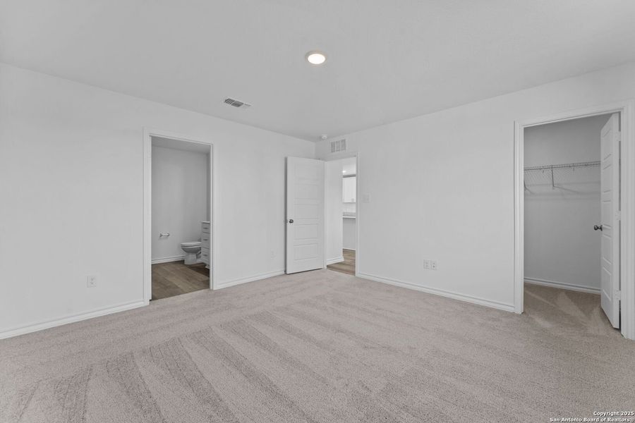 Spacious, unfurnished interior of a new home in Meadows at Clear Springs, New Braunfels (Image 20). Spacious, unfurnished interior of a new home in Meadows at Clear Springs, New Braunfels (Image 20).