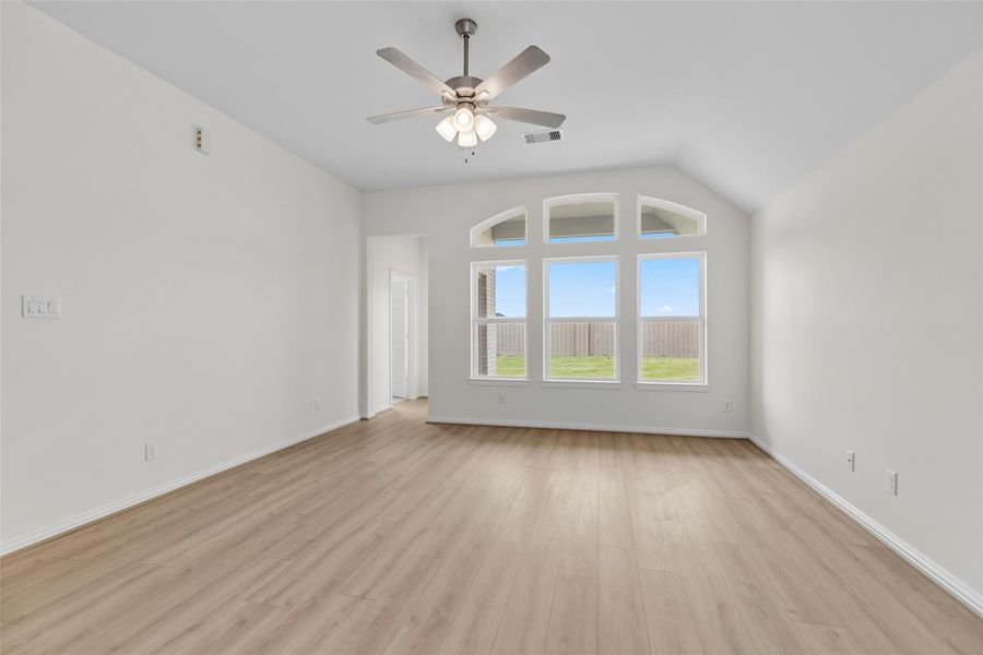 Spacious, unfurnished interior of a new home in Creekhaven, Iowa Colony (Image 21). Spacious, unfurnished interior of a new home in Creekhaven, Iowa Colony (Image 21).