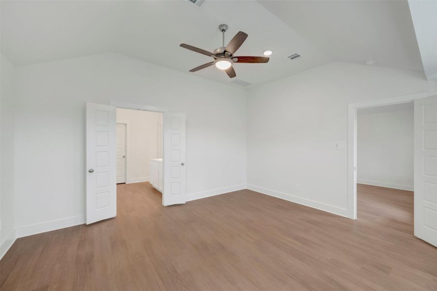 Spacious, unfurnished interior of a new home in Sorella, Tomball (Image 41).