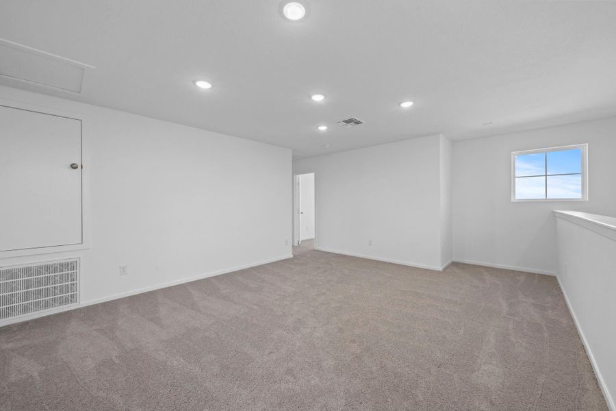 Spacious, unfurnished interior of a new home in Stokesbury, Waller (Image 12).