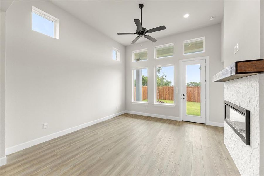 14_15. 2244 Aspen Chase - Family