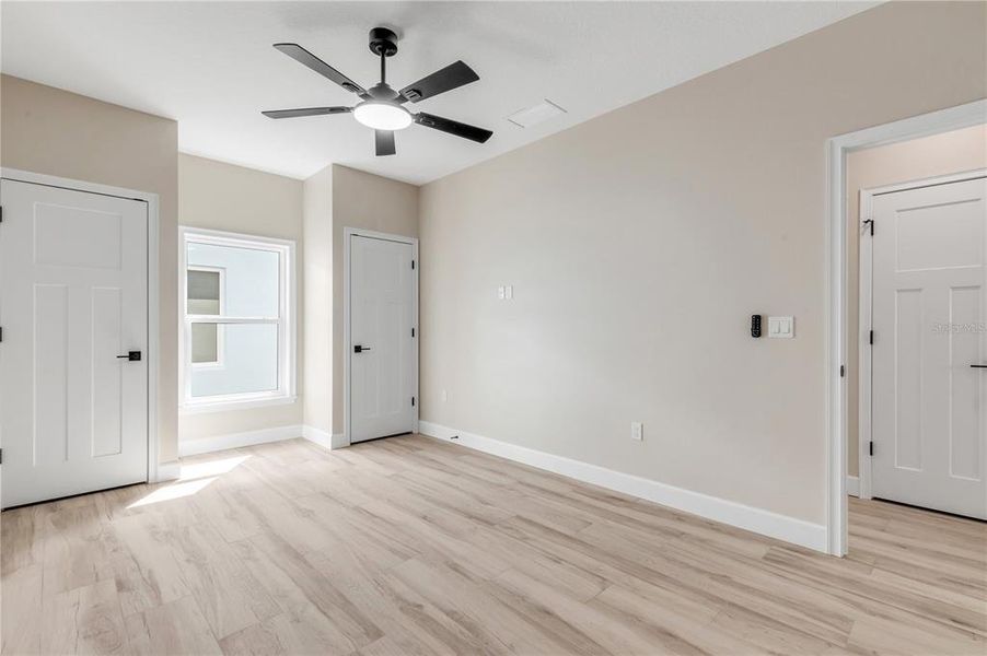 Spacious, unfurnished interior of a new home in , Oak Hill (Image 18).