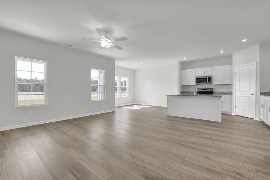 Spacious, unfurnished interior of a new home in River Tide Farms, Bolivia (Image 13).
