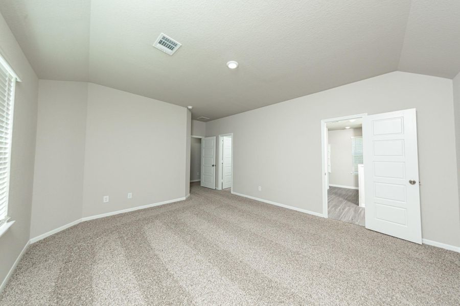 Spacious, unfurnished interior of a new home in Mackenzie Creek, Conroe (Image 12). Spacious, unfurnished interior of a new home in Mackenzie Creek, Conroe (Image 12).