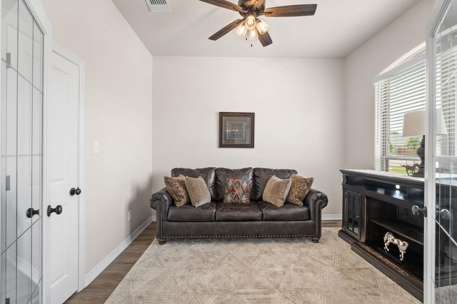 Furnished interior view inside a new home in , Temple (Image 14).